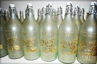бутылки с гравировкой - приглашения на юбилей